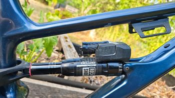 YT Custom SRAM X0 Eagle AXS (T-Type) 2024 Mountainbike usato, Blu — immagine 4 di 17