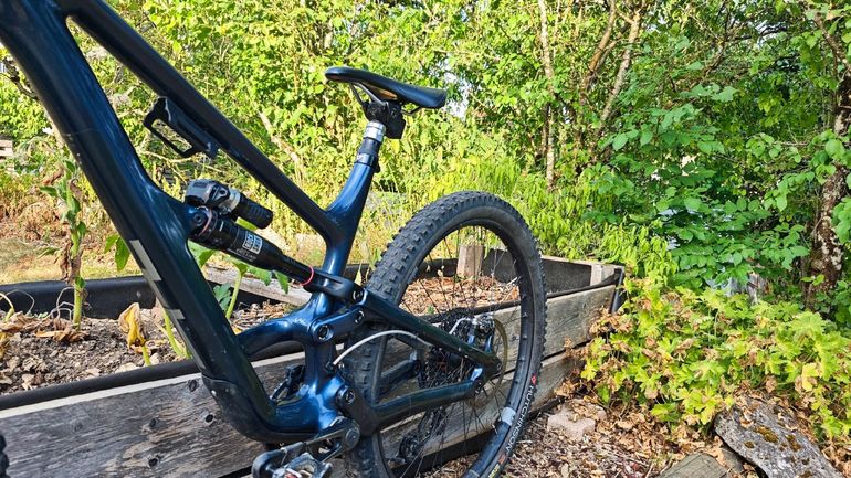 YT Custom SRAM X0 Eagle AXS (T-Type) 2024 Mountainbike usato, Blu — immagine 16 di 17