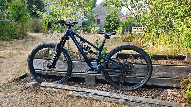 YT Custom SRAM X0 Eagle AXS (T-Type) 2024 Mountainbike usato, Blu — immagine 13 di 17