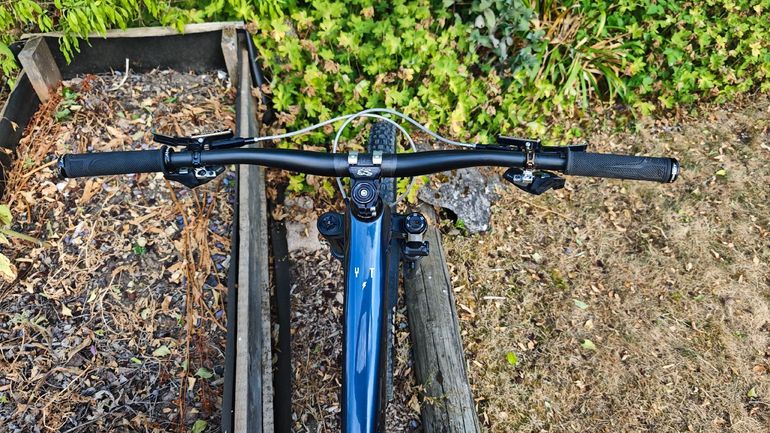 YT Custom SRAM X0 Eagle AXS (T-Type) 2024 Mountainbike usato, Blu — immagine 7 di 17
