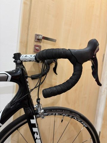 Used Trek Madone 5.2 2011 2011 Road & Gravel, Black — image 3 of 9