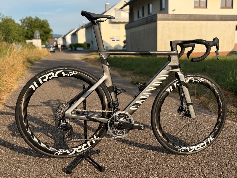 Käytetty Canyon Aeroad CF SLX 2026 SRAM Force Powermeter 2026 Road & Gravel