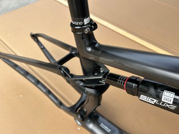 Tweedehands Specialized S-Works Epic 8 2024 Frameset 2024 Mountainbike — afbeelding 2 van 17