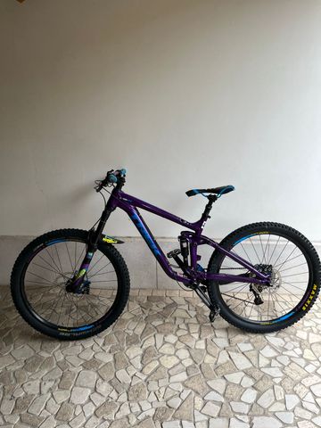 Used Trek Slash 7 2017 2017 Mountainbike, Purple — image 2 of 7