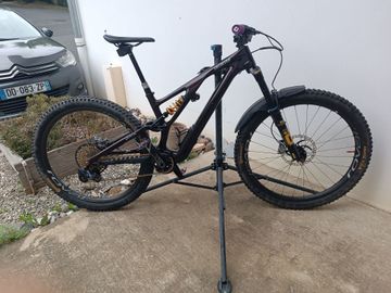 Used Specialized Stumpjumper Pro 2023 2023 Mountainbike, Red — image 2 of 3