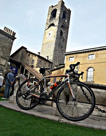 Bianchi Impulso Shimano 105 2017 Road & Gravel de segunda mano, Gris claro — imagen 3 de 15