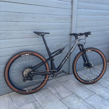 Used BMC Fourstroke TWO 2024 2024 Mountainbike, Light Gray — image 4 of 15
