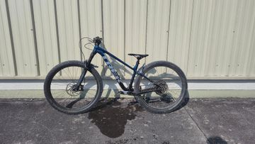 Used Trek Roscoe 8 2023 2023 Mountainbike, Blue, 27.5, 29 — image 1 of 10