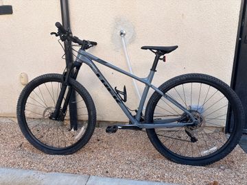 Used Trek X-Caliber 9 2019 2019 Mountainbike, Light Gray, 29 — image 2 of 13