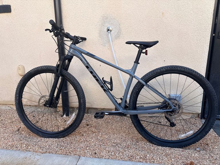 Used Trek X-Caliber 9 2019 2019 Mountainbike, Light Gray, 29 — image 2 of 13