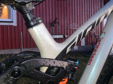 Used Giant Glory Advanced 2024 2024 Mountainbike, White, 29, 27.5 — image 6 of 10