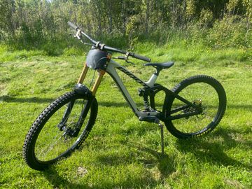 Used Giant Glory Advanced 2024 2024 Mountainbike, White, 29, 27.5 — image 1 of 10