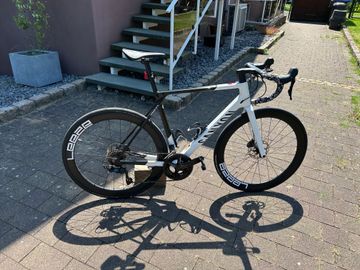 Gebrauchtes Canyon Ultimate CF SL 7 Disc 2023 2023 Road & Gravel, Weiß — Bild 1 von 3