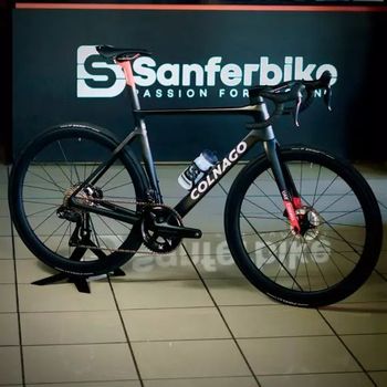 Gebrauchtes Colnago V4Rs Disc Ultegra Di2 8100 w/Fulcrum Racing Wind 400 Wheels 2023 2023 Road & Gravel