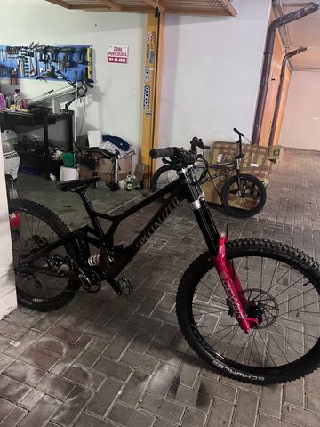 Used Specialized Demo Expert 2021 2021 Mountainbike, Black, 29, 27.5 — image 1 of 4
