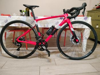Używany Cannondale SuperSix EVO Carbon Disc 105 2020 2020 Road & Gravel