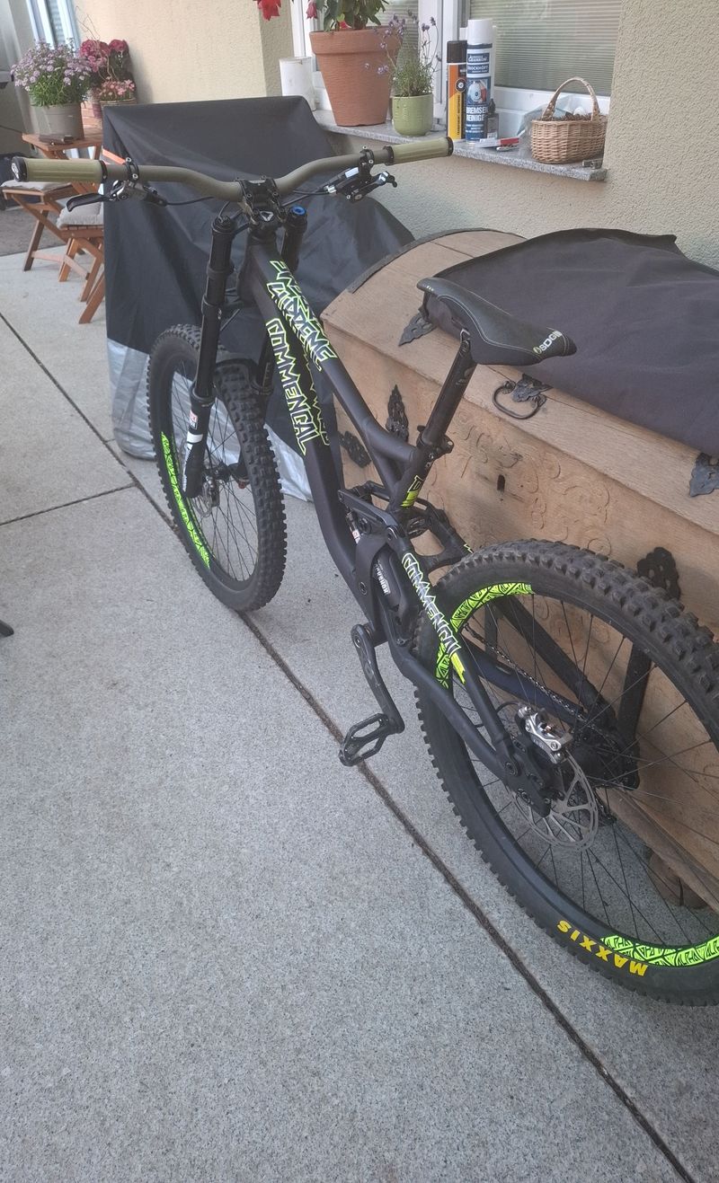 Used Commencal Supreme Dh 2017 MTB