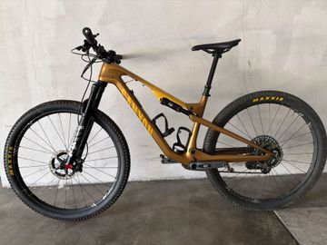 Używany Canyon Lux Trail CF 7 2024 2024 Mountainbike — zdjęcie 2 z 8