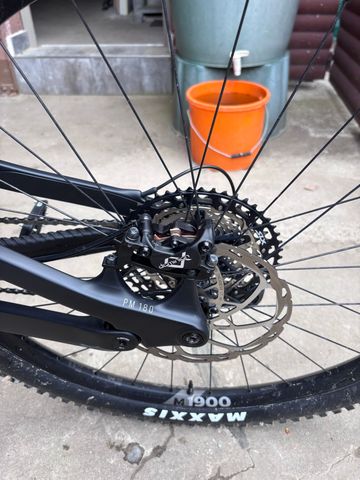 YT Industries Jeffsy 29 CORE 2 CF 2025 2025 Mountainbike usato, Nero — immagine 6 di 6