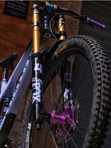 Used Commencal V5 2023 Mountainbike, Purple — image 7 of 7