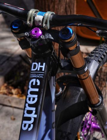 Used Commencal V5 2023 Mountainbike, Purple — image 5 of 7