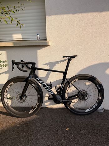 Použité Factor Ostro SRAM Force eTap AXS 2024 Road & Gravel — obrázek 2 z 3