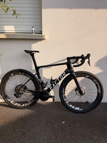 Used Factor Ostro SRAM Force eTap AXS 2024 Road & Gravel