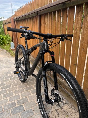 Použité Trek Supercaliber 9.8 XT 2023 2023 Mountainbike — obrázek 2 z 6