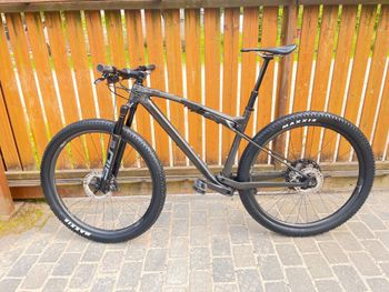 Brugt Trek Supercaliber 9.8 XT 2023 2023 Mountainbike — billede 3 af 6
