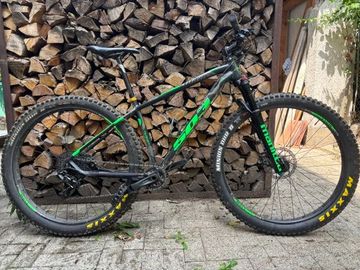 Used Wilier 503 Plus 29" 2019 Mountainbike, Black — image 1 of 6