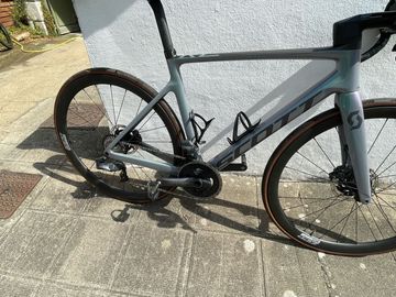 Gebrauchtes Scott Addict RC 10 2023 2023 Road & Gravel, Hellgrau — Bild 2 von 4
