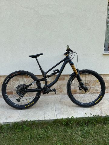 Used Canyon Torque CF 9.0 2020 2020 Mountainbike, Black, 27.5 — image 1 of 9