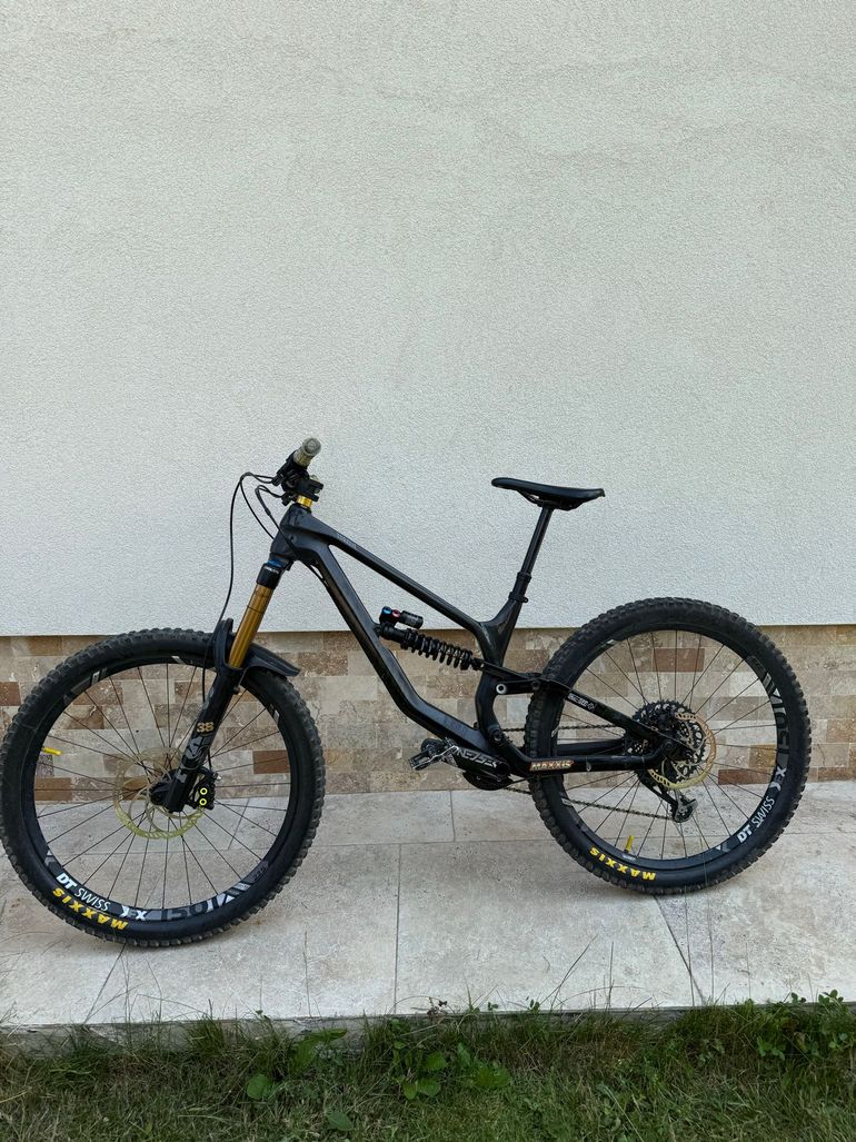 Canyon Torque CF 9.0 2020 2020 Mountainbike usato, Nero — immagine 2 di 9