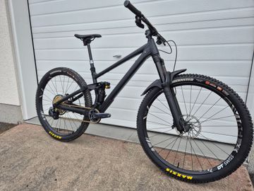Used RAAW V1 2025 Mountainbike, Black — image 1 of 8