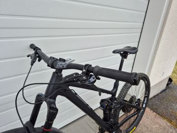 Used RAAW V1 2025 Mountainbike, Black — image 8 of 8