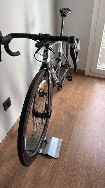 Tweedehands Scott Foil 20 disc silver/black 2019 2019 Road & Gravel — afbeelding 3 van 5