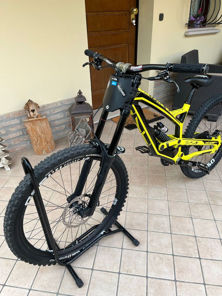 Używany YT Industries Tues CF 2018 2018 Mountainbike — zdjęcie 6 z 10