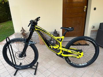 Used YT Industries Tues CF 2018 2018 Mountainbike, Black, 27.5 — image 3 of 10