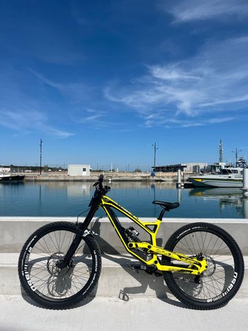 Used YT Industries Tues CF 2018 2018 Mountainbike, Black, 27.5 — image 10 of 10