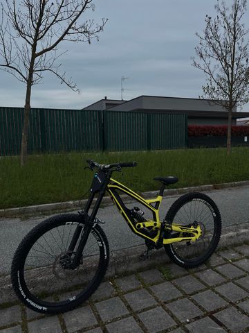Used YT Industries Tues CF 2018 2018 Mountainbike, Black, 27.5 — image 2 of 10