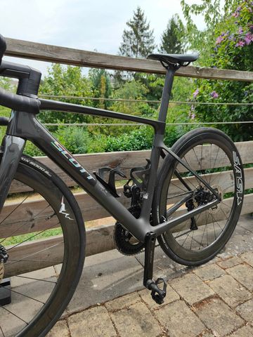 Używany Scott Addict RC 30 2025 2025 Road & Gravel — zdjęcie 2 z 13