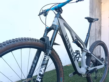 Used Canyon Neuron CF 8 2024 2024 Mountainbike, Light Gray, 29 — image 7 of 11