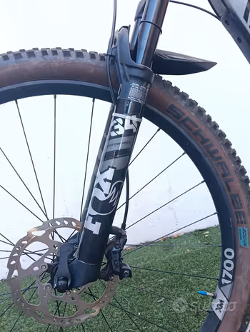 Canyon Neuron CF 8 2024 2024 Mountainbike usato, Grigio chiaro — immagine 9 di 11