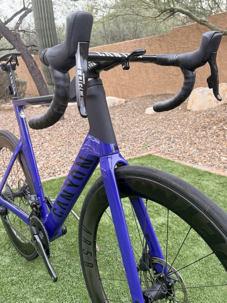 Canyon Aeroad CF SLX 8 eTap 2024 2024 Road & Gravel usato, Blu — immagine 11 di 12