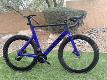 Canyon Aeroad CF SLX 8 eTap 2024 2024 Road & Gravel usato, Blu — immagine 1 di 12