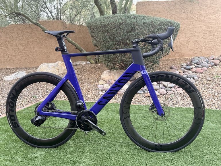 Canyon Aeroad CF SLX 8 eTap 2024 2024 Road & Gravel usato, Blu — immagine 1 di 12
