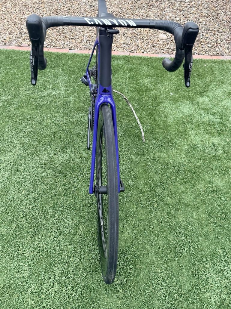 Canyon Aeroad CF SLX 8 eTap 2024 2024 Road & Gravel usato, Blu — immagine 5 di 12
