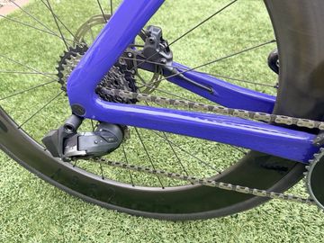 Canyon Aeroad CF SLX 8 eTap 2024 2024 Road & Gravel usato, Blu — immagine 8 di 12
