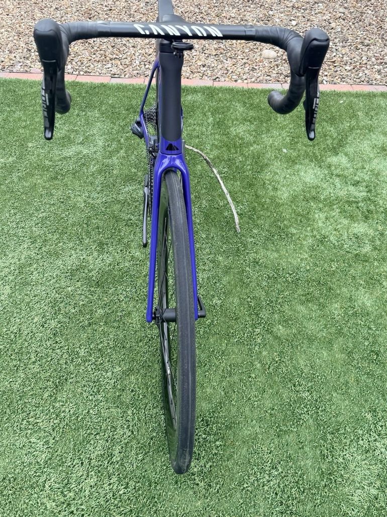 Canyon Aeroad CF SLX 8 eTap 2024 2024 Road & Gravel usato, Blu — immagine 3 di 12