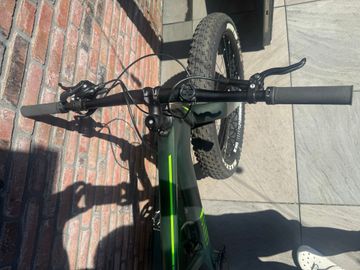 Tweedehands Canyon Dude CF 8 2021 2021 Mountainbike — afbeelding 5 van 6